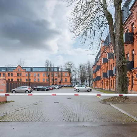 Shanti Barracks Apartment By Polo Apartments Kaunas Exterior foto
